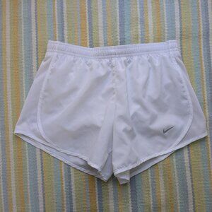⭐ White Nike Tempo shorts Youth medium